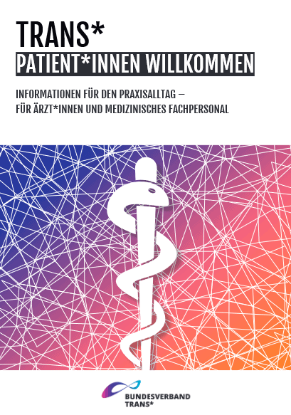 Titelblatt der Broschüre Trans*Patient*innen willkommen. Informationen für den Praxisalltag - für Ärzt*innen und medizinisches Fachpersonal. Der Titel steht auf dem oberen Drittel der Broschüre, schwarze Schrift auf weißem Hintergrund. Den größten Teil des Deckblatts nimmt eine Grafik ein. Zu sehen ist ein Äskulapstab, ein Stab, der mit einer Schlange umwunden ist. Dieser Stab symbolisiert das Gesundheitswesen und steht für Personen, die darin arbeiten. Der Stab und die Schlange sind gezeichnet und weiß. Im Hintergrund ist eine BVT* Grafik. Es ist ein Farbverlauf von dunkelblau ganz links über verschiedene Lilatöne, Rot- und Rosatöne zu orange ganz rechts. Darauf ist ein Netzwerk aus vielen weißen Linien zu sehen. Der Farbverlauf und die Linien, die sich an vielen Stellen überschneiden und Kreuzungspunkte bilden, stehen für die vielen verschiedenen Geschlechter, die es gibt.