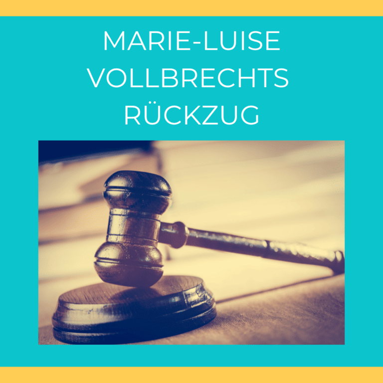 BVT Grafik. Da steht: „Marie-Luise Vollbrechts Rückzug“. Weiße Schrift auf türkisem Hintergrund. Weiter unten ist ein Foto von einem Hammer zu sehen, wie er in Gerichtsverfahren benutzt wird. Das ist ein Symbolbild, das zeigen soll, dass es in dem Post um das Gerichtsverfahren zwischen Marie-Luise Vollbrecht und dem BVT* geht.