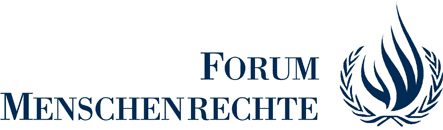 Logo des Forum Menschenrechte. Die linke Seite des Logos ist Text. Da steht "Forum Menschenrechte". Auf der rechten Seite des Logos ist eine Zeichnung zu sehen. Da ist eine Flamme, umgeben von einem Lorbeerkranz. Diese Zeichnung wird im Kontext Menschenrechte immer wieder verwendet. Die Flamme symbolisiert sie die Hoffnung, Gerechtigkeit und den Kampf für Freiheit und Würde. Der Lorbeerkranz ist ein Sieg, Ehre und Frieden. Im Menschenrechtskontext präsentiert er den angestrebten Erfolg im Kampf für die Menschenrechte und den Wunsch nach einem friedlichen Zusammenleben.